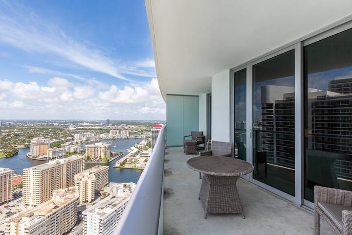 BEACHFRONT OCEAN VIEW 2/2 IN HYDE RESORT gallery image 3