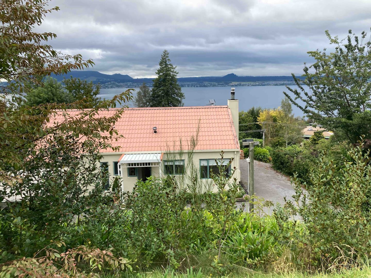Cottage Over The Lake 1