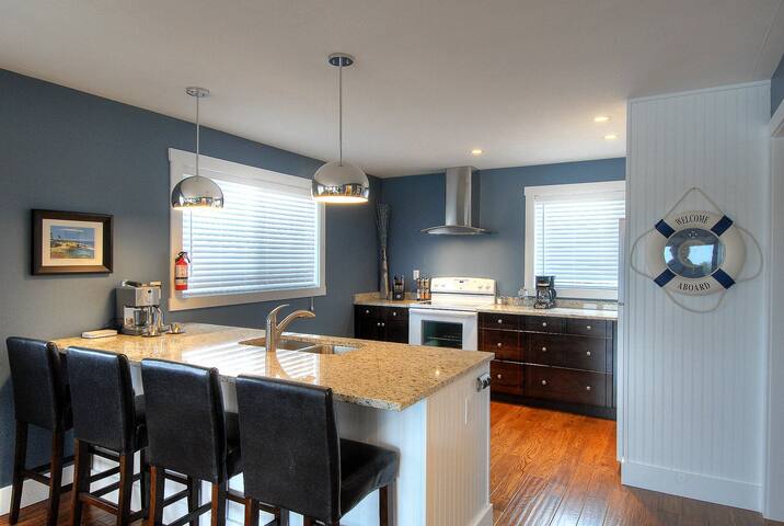 Mac S Shacks Waterfront Cottage Lookabout Cabins For Rent In
