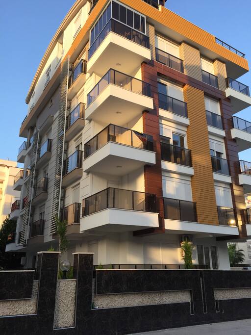 Блок, в котором находится квартира. Кв на первом этаже
The block in which the flat is located. Flat is on the ground floor