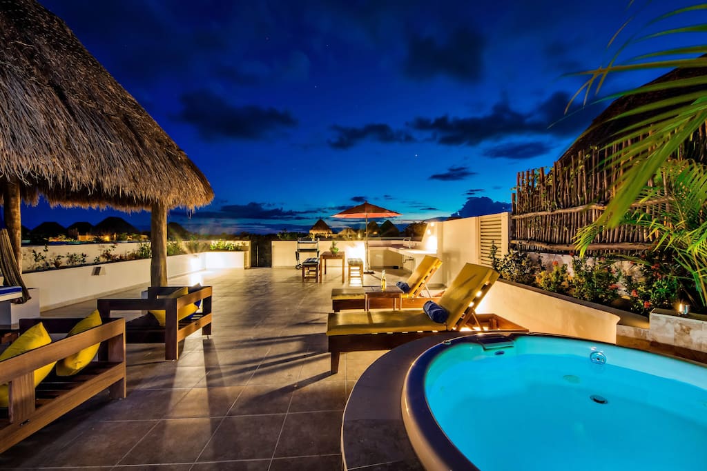 Romance under the stars: Your own private rooftop jacuzzi