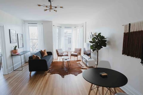Main St Modern Suite | Washer&Dryer + Fast Wi-Fi