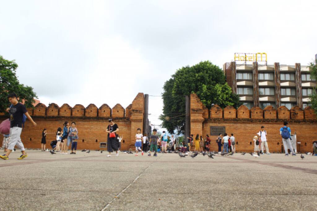 The hostel near the Thapae gate is the old place of Chiang Mai