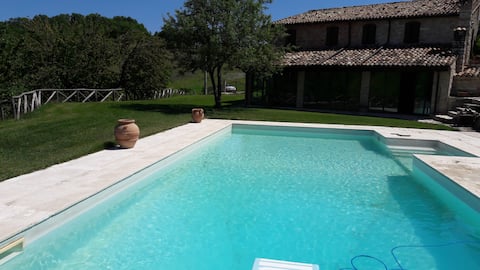 AndreoliScipioniLoriana 4/8 Guests Exclusive pool