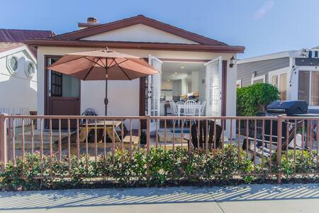 Air Conditioning! Cottage 2-Blocks from Beach