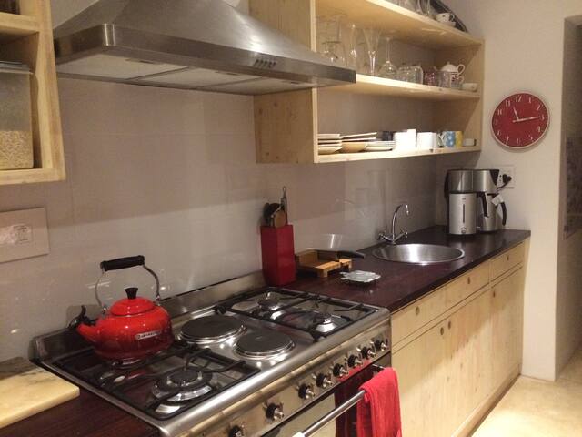 4bed family home, with solar +pizza +games room gallery image 3