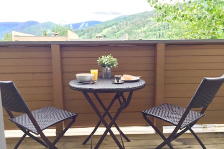 Slope-View Modern Loft: Easy Access to Vail Villge