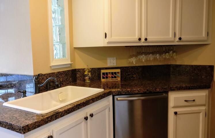 Close to Mountain View Caltrain and Google gallery image 5