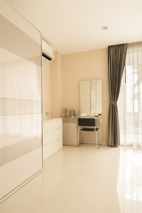 Wardrobe and table in the bedroom.
