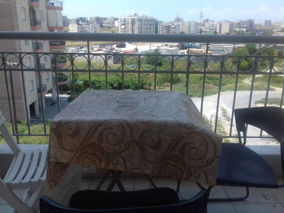 Μεγάλο Μπαλκόνι Τραπεζάκι
