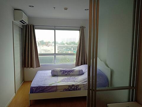 Airportlink Hua Mak; a condominium unit with wifi