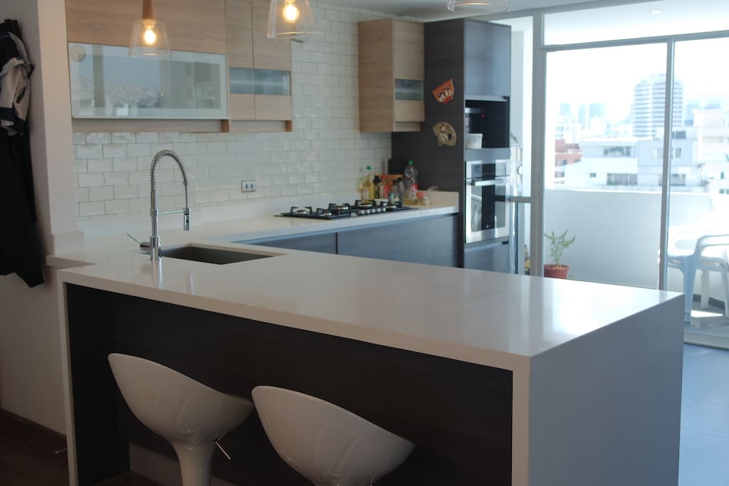 kitchen: completely equiped: Oven, micro waves, fridge.