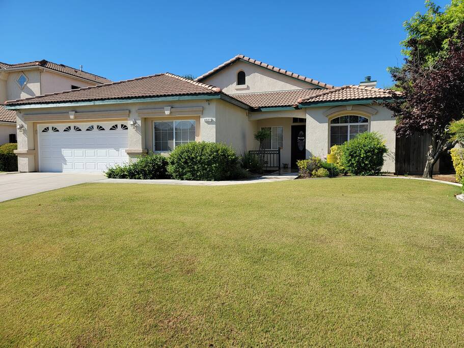 Spacious & Clean 4-BdRm+GameRm Spanish Style Villa