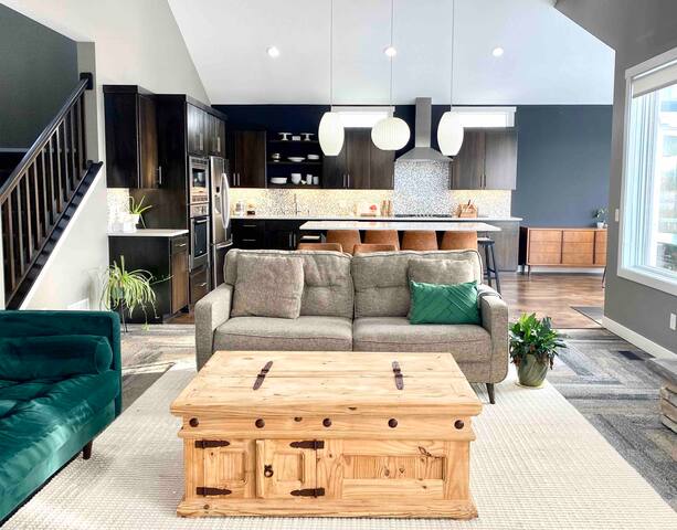 The Modern Sanctuary | 5 BR’s | 3mi TPC | 2mi NSC gallery image 5