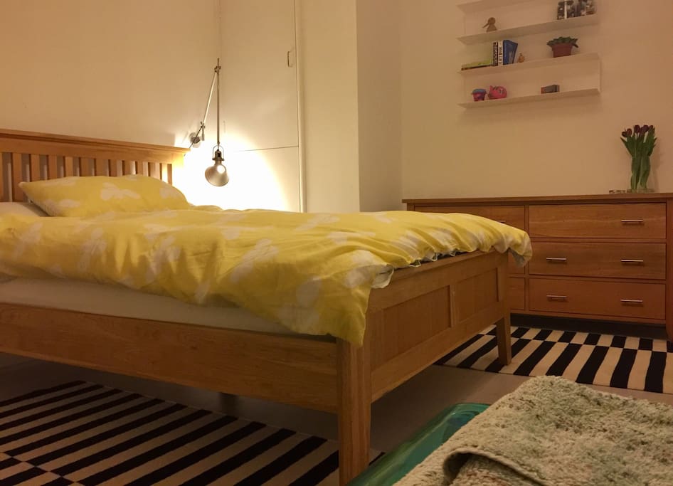 Private Bedroom with fresh flowers, towels, hair dryer & breakfast provided.