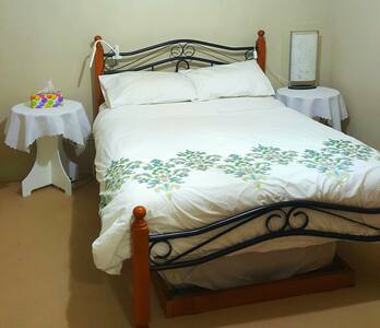 Welcoming self-contained haven. Green & peaceful.