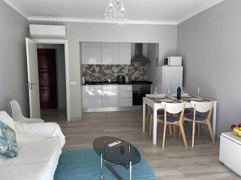 Successful Airbnb property: Mar Azul Apartment in Portimão