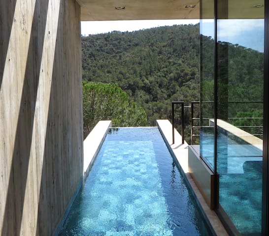 New villa with stunning (sea) views &infinity pool