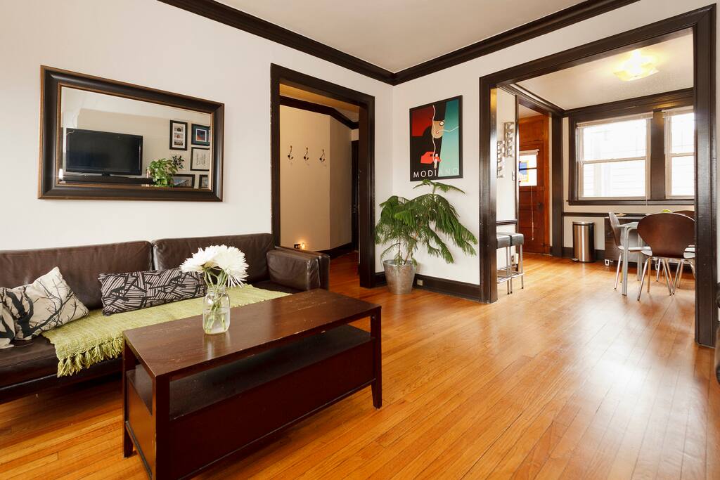 Wrigleyville 1 Bed w/ balcony - Apartments for Rent in  