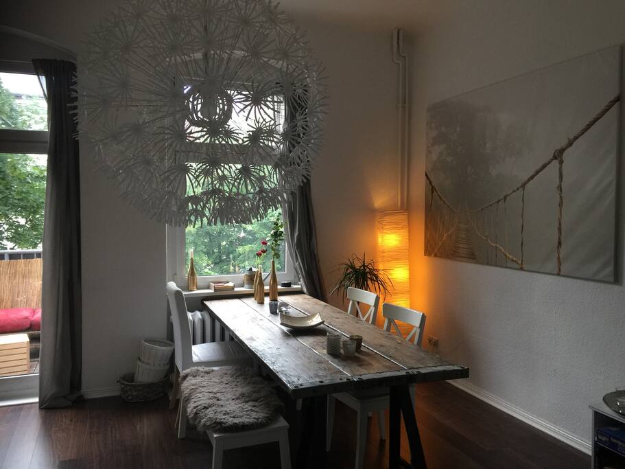 Wohnzimmer mit Esstisch