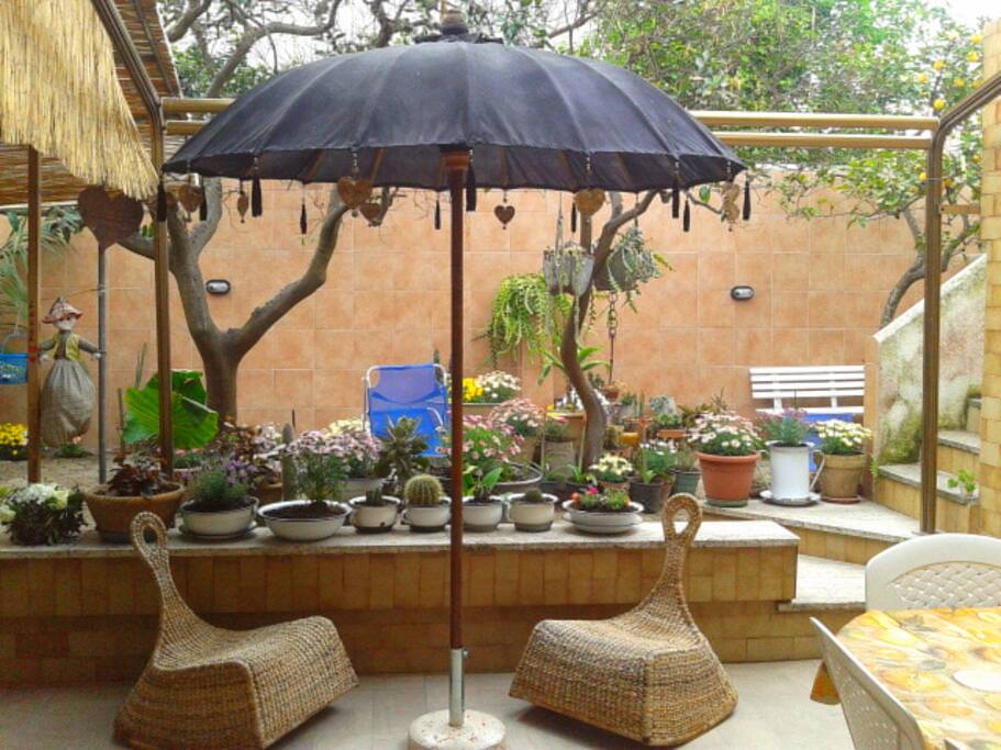 colazione in giardino / breakfast in the garden