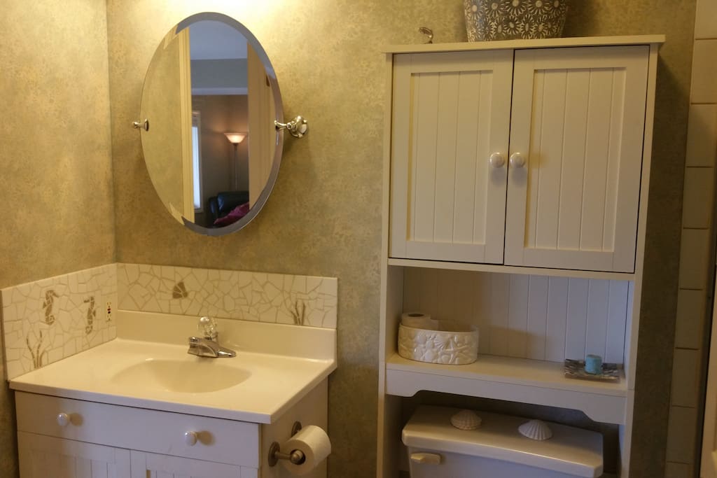 Full modern bathroom