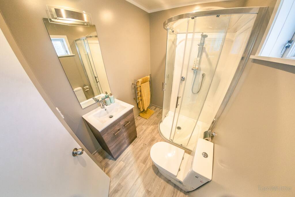 BRAND NEW en-suite bathroom
