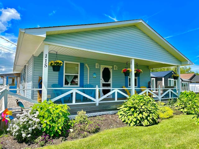 The Waterfront Blue Heron Chalet