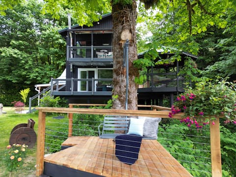 Hot Tub Sauna Riverfront Escape -  Recharge Chalet