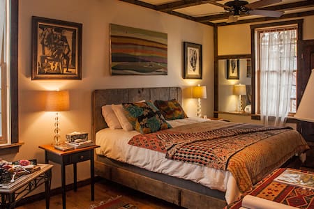 Tremont Carriage House. 1 BR Off St. Parking