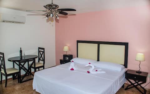 Luxury Room at Havana Airport, Free WiFi