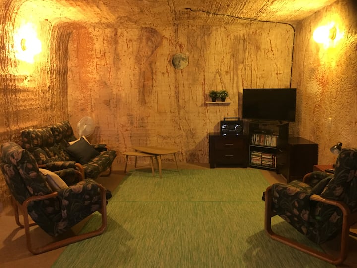 "Earthworm" Underground House -Light Filled Dugout - Coober Pedy