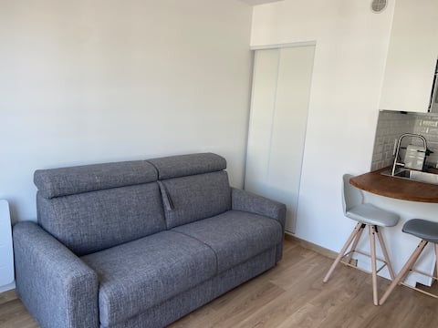 Airbnb performant: Charming fully renovated furnished studio à Puteaux