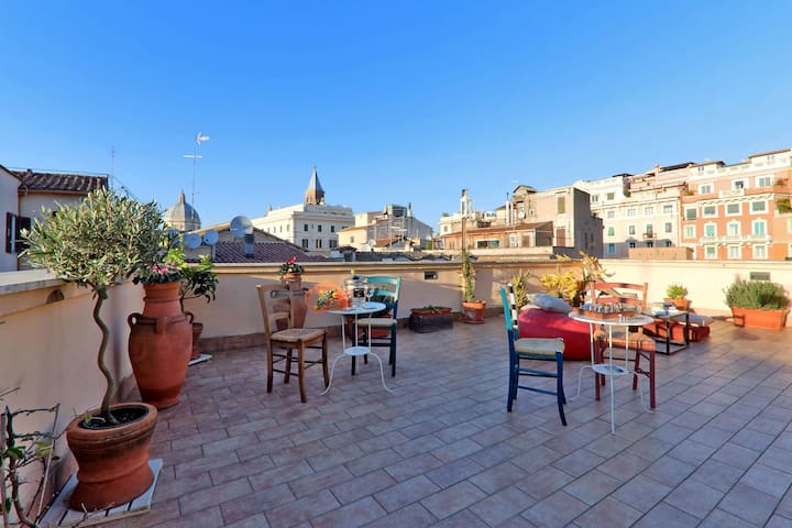 3R/3BR – Stunning Rooftop Terrace!