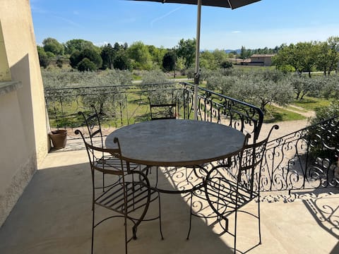 Popular Airbnb listing: Bédoin: Le gîte des granges in Bédoin