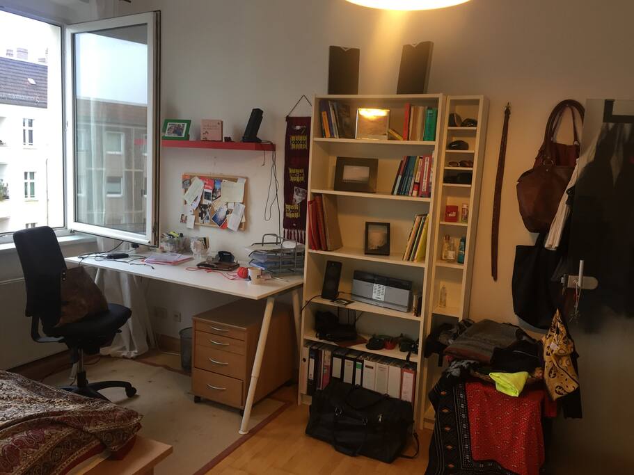 Dein/ Euer Zimer - Schreibtisch;
Your room - Desk;