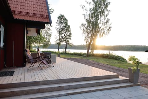 Lovely house on beautiful private lakeside estate!