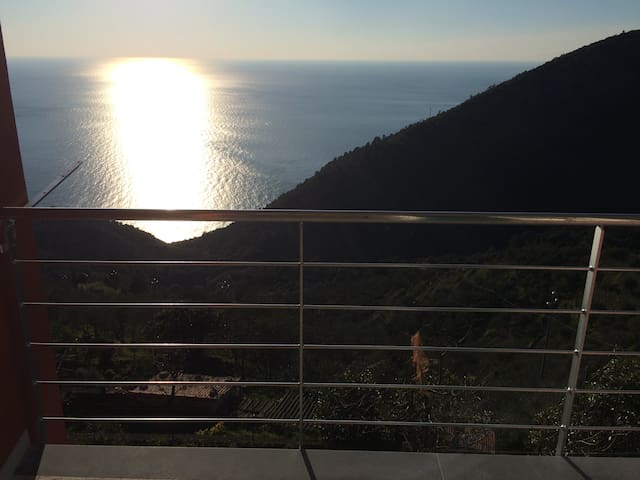 House sea Montaretto-Cinque Terre