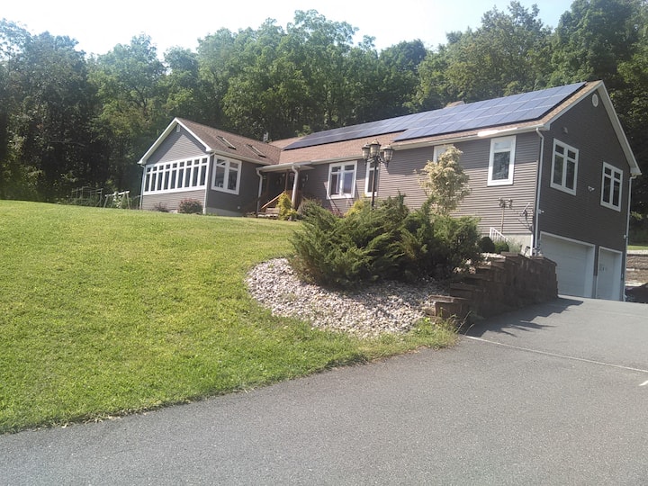 Quiet room, queen plus twin bunk Houses for Rent in Sussex, New