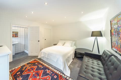 Top Airbnb: STUDIO 22 in Stamford