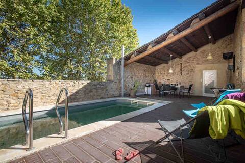 House  with swimming pool in a winery