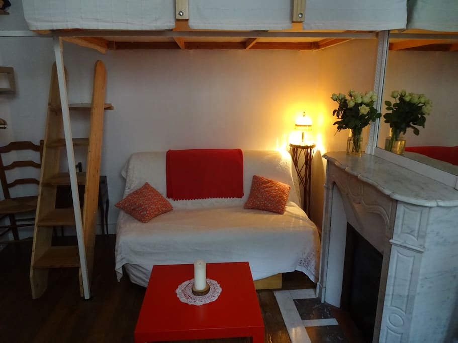 chambre avec coin salon sous mezzanine