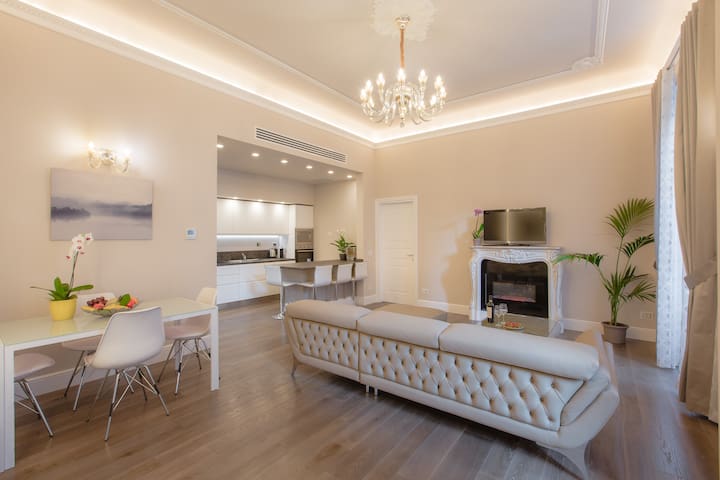 AJ Luxury Duomo View gallery image 4