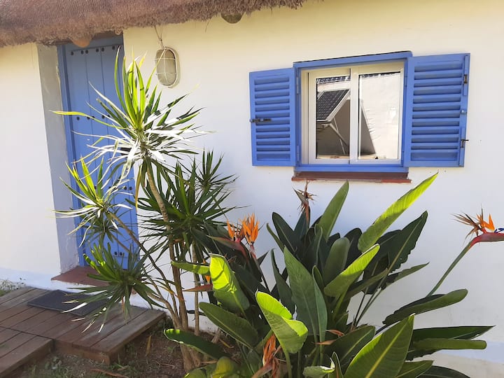 Alai, Exotic bungalow on the beach