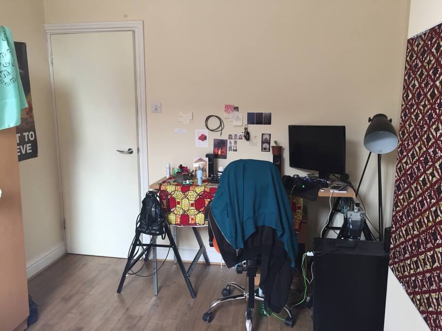 The desk will be clean and empty