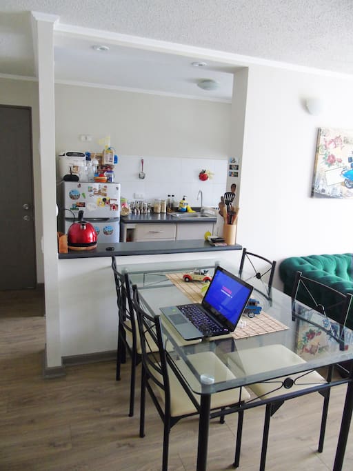 Comedor disponible como espacio de trabajo con Notebook