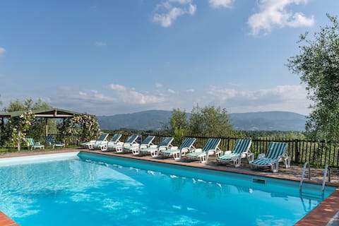 Ancient stone farmhouse with pool by Vacavilla