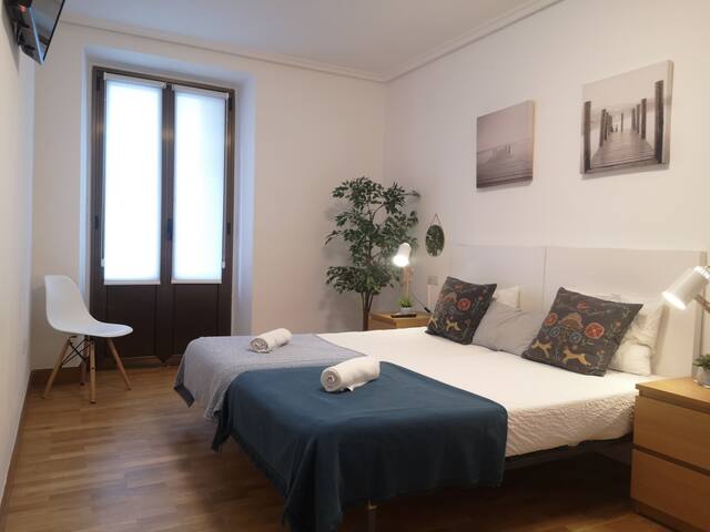 Apartamento, Amplio y Central, a pie de Playa La Concha gallery image 2