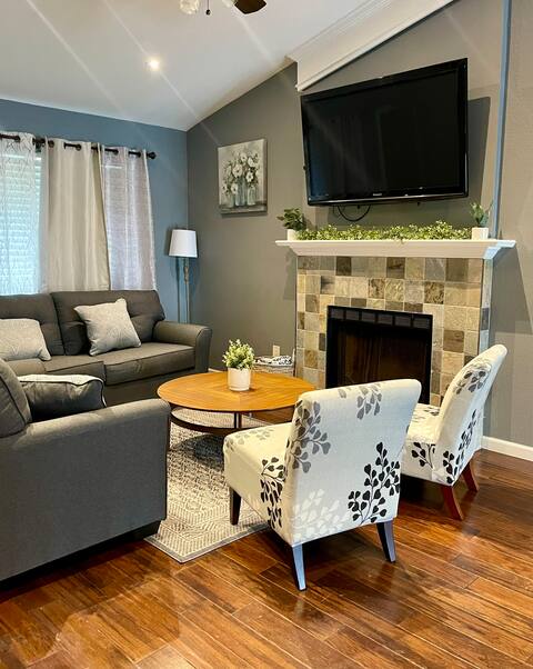 15 min from Downtown Dallas 4BR King Bed