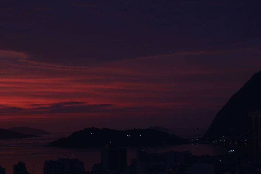 Pão de Açúcar do terraço antes do nascer do sol.
